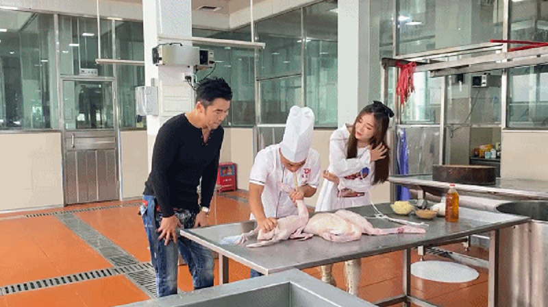 光鹅充气过程 光鹅充气过程